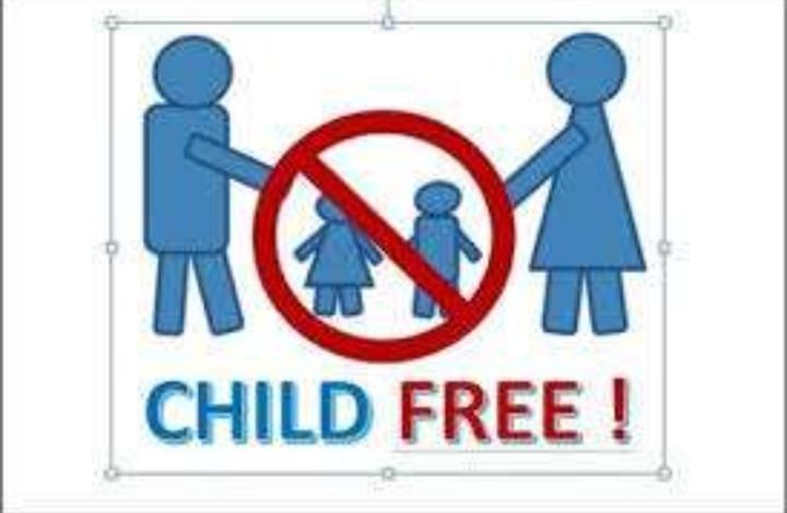 Fenomena Childfree dalam Perspektif Al-Qur’an. Studi Komparatif Tafsir Al-Azhar dan al Misbah terhadap ayat tentang keturunand dan Tujuan Pernikahan.
